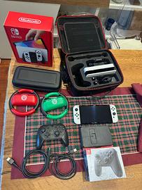 Nintendo Switch OLED + joypad + borse, completa