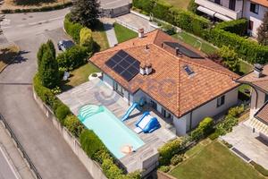 Villa di 242 m² con più di 5 locali e box auto dop