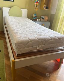 Letto singolo completo di rete a doghe e materasso