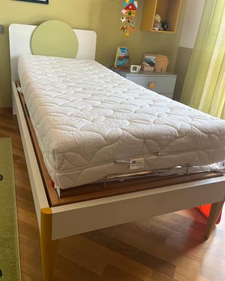 Letto singolo completo di rete a doghe e materasso