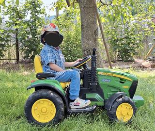 trattore peg perego  jhon deere con 2 carrelli