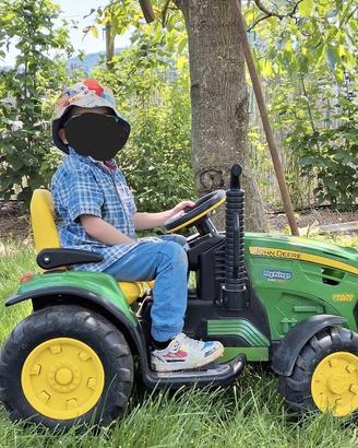 trattore peg perego  jhon deere con 2 carrelli