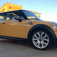 Mini Cooper con tettuccio panoramico apribile