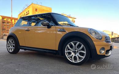 Mini Cooper con tettuccio panoramico apribile