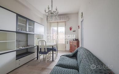 TRILOCALE IN ZONA CENTRALE CON AMPIO TERRAZZO COND