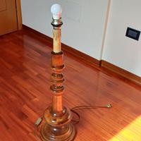 Lampada in noce massello