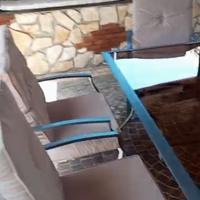 tavolo 6 sedie più divanetto poltrone e tavolino