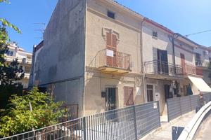 Rustico / Casale di 130 m² con 4 locali a Castel F