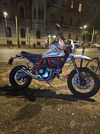 Ducati Desert Sled Scrambler 800 accessoriata