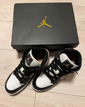 Air Jordan 1 MID