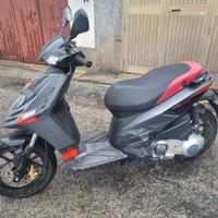 Aprilia scooter 125