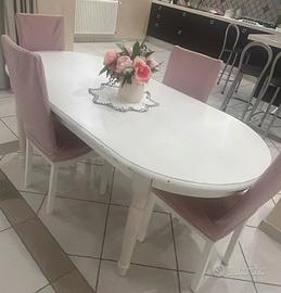 Tavolo shabby e sedie