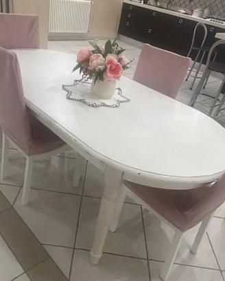 Tavolo shabby e sedie