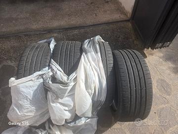 Gomme Auto Continental 215/45 r16