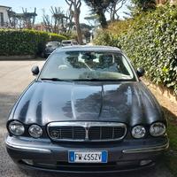 Jaguar XJ V 8 3.5 .