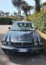 Jaguar XJ V 8 3.5 .