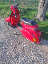Vespa 50 rossa