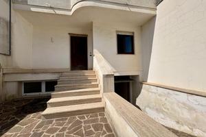 VILLA A SCHIERA A VERNOLE