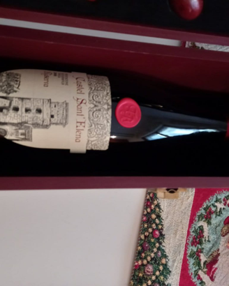 Bottiglia di vino chianti