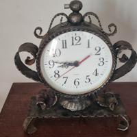 Orologio da tavolo in ferro battuto