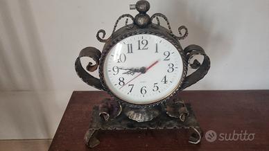Orologio da tavolo in ferro battuto