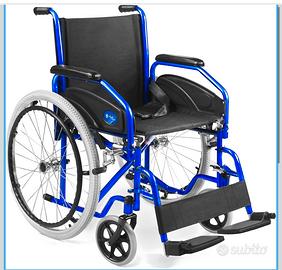 Sedia a rotelle pieghevole blu leggera