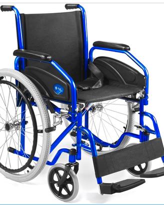 Sedia a rotelle pieghevole blu leggera