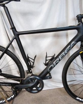 bicicletta da strada a pedalata assistita 