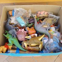 Giocattoli pupazzi sorpresine 