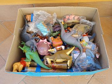 Giocattoli pupazzi sorpresine 