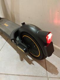 Monopattino elettrico  Max G30E ll 
