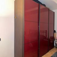 Armadio con porte scorrevoli