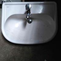 Lavabo Ideal standard con miscelatore