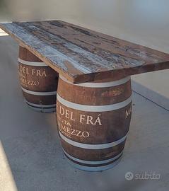 Tavolo rustico con botti in legno di rovere