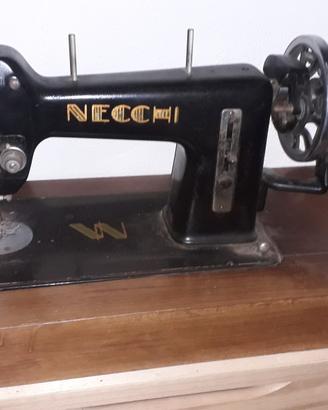 macchina da cucire Necchi 