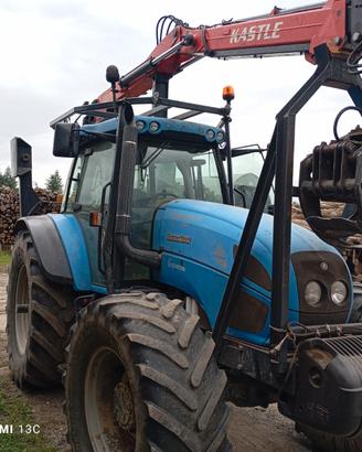 Landini con caricatore forestale