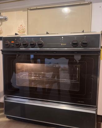 Indesit cucina a gas