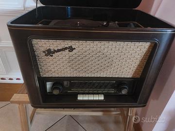 Radio con giradischi della Telefunken