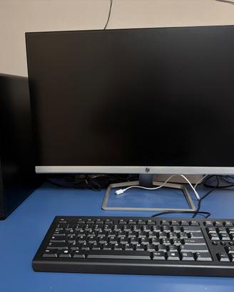 PC fisso con monitor