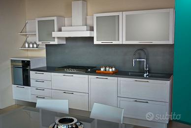 Cucina legno massello spazzolato bianco m. 3,60