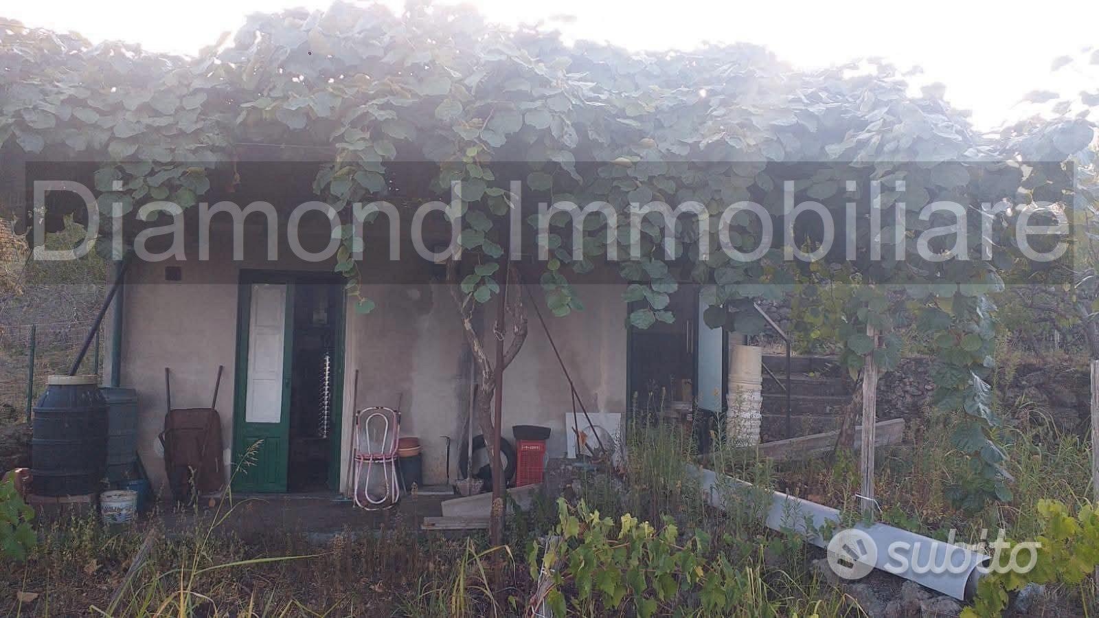Terreno con fabbricato a Linguaglossa - Vista 2