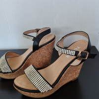 Sandali con zeppa alta