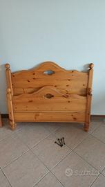  Letto,rete a doghe,comodino,sedia.