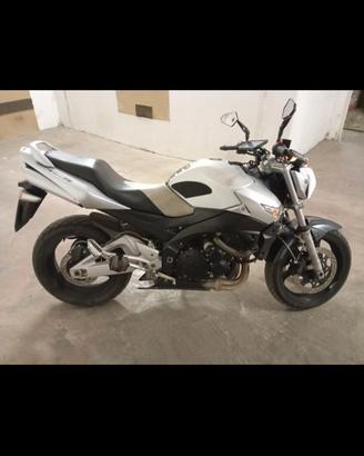 Suzuki GSR 600
