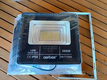 faro con pannello solare 500 watt 