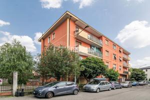 BiloCALE CON BALCONI, BOX, IN ZONA MOLTO TRANQUILL