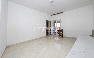 TRILOCALE DI 85MQ CON BOX !