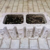 Fioriera rettangolo in cemento e rialzo