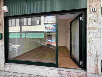Centro, negozio con vetrina