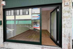 Centro, negozio con vetrina